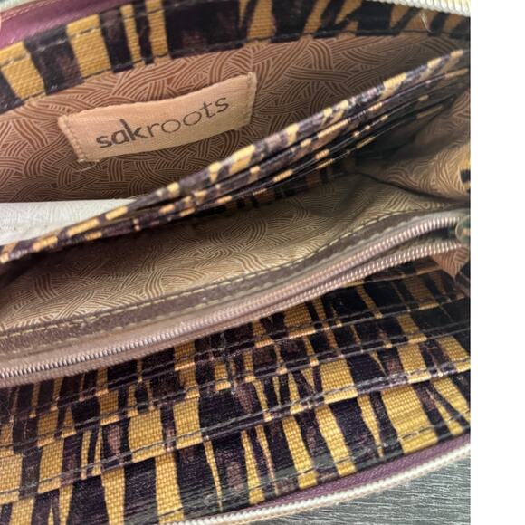 Sak Roots Embroidered Lizard Wallet Multi Color Many Card Slots And Compartments - Picture 8 of 9